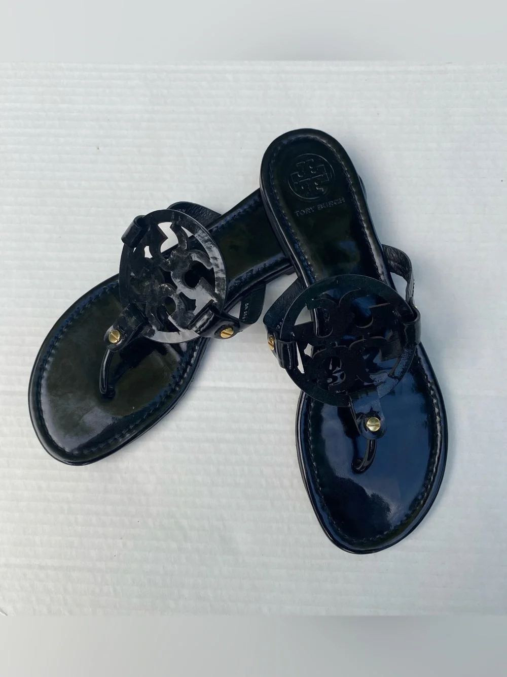 Tory Burch Black Patent Logo Thong Sandals with Gold Accent good condition 🖤✨